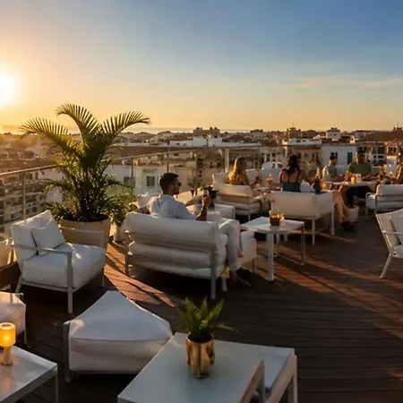 Daire Beachfrontgrado Including Free Access & Parking *